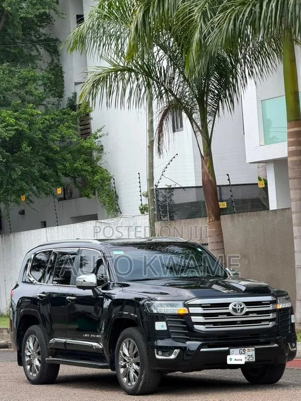 Toyota Land Cruiser LC300 2025 Black · Photo 1