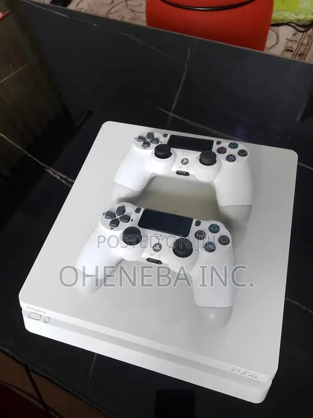 Special Edition PS4 Slim 1TB + FC27 +Games + 2 Controllers · Photo 1