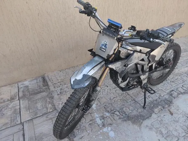 Motorcycle 2025 Gray · Photo 1