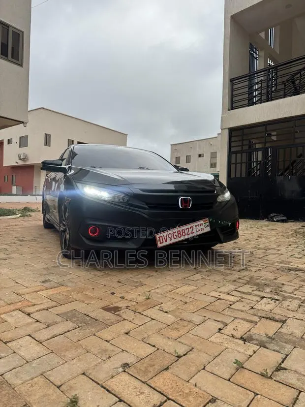 Honda Civic Touring 4dr Sedan (1.5L 4cyl) 2017 Black · Photo 1