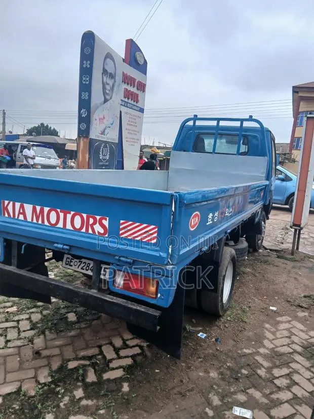 Strong and Neat Bongo Frontier With JT Engine · Photo 4