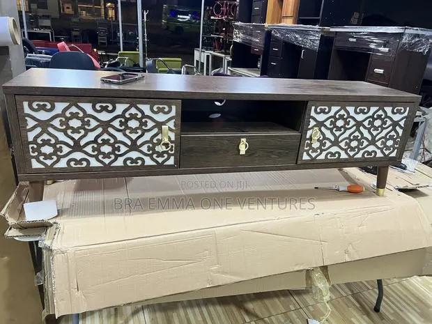 Imported Tv Stand · Photo 1