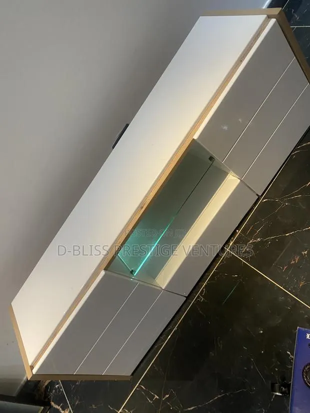 Quality TV Stand · Photo 1