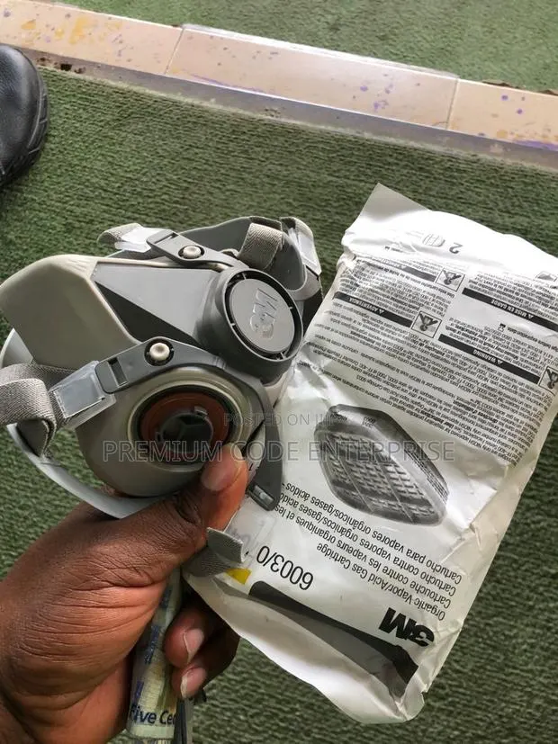 3M Half Mask Respirator Nose Mask · Photo 1