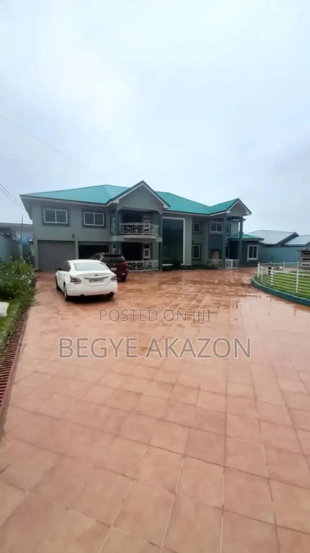 8bdrm House in Begye, Weija for sale · Photo 1