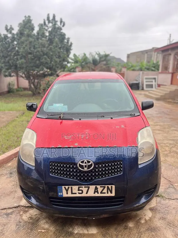 Toyota Yaris 2009 Red · Photo 1