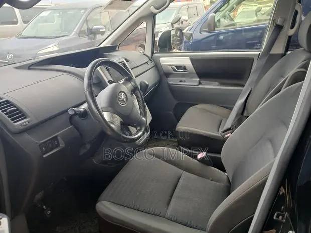 Toyota Voxy 2012 Black · Photo 1
