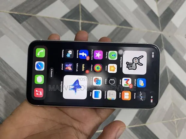 Apple iPhone 11 64 GB White · Photo 1