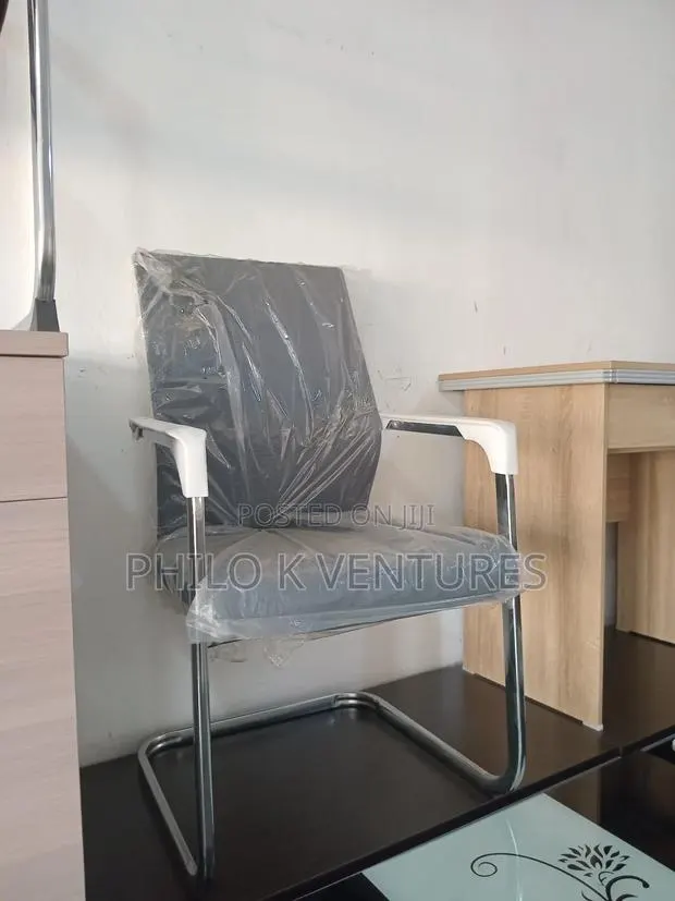 Vvisitors Chair · Photo 1