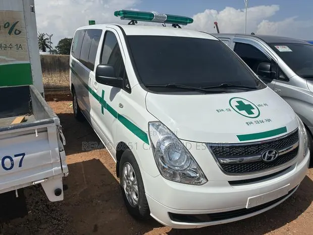 Hyundai Starex 2015 White · Photo 1