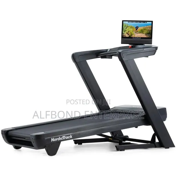 Nordicktrack Commercial 1750 Treadmill · Photo 1