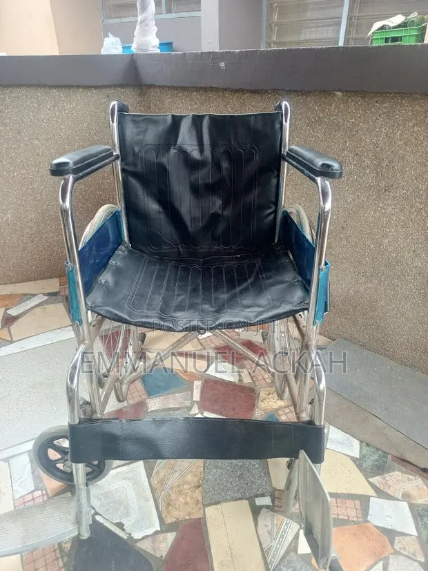 Comorade Wheel Chair · Photo 1