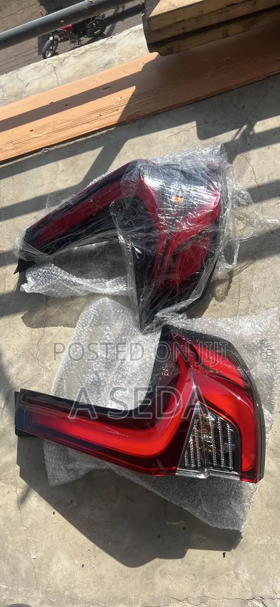 Honda CRV 2023 2024 2025 2026 Taillight Pair · Photo 1