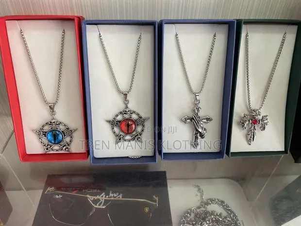 Designed Necklaces Unisex · Photo 1