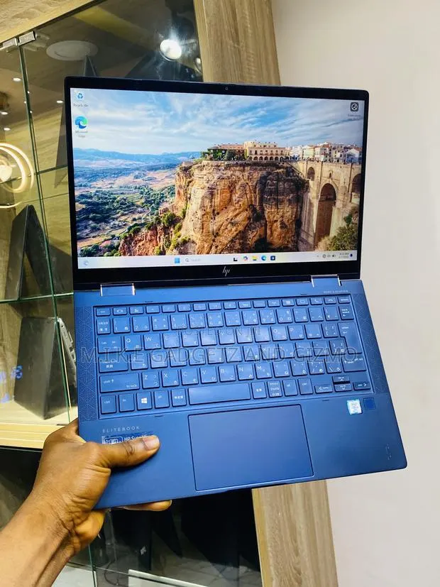 Laptop HP Dragonfly G1 8GB Intel Core i5 SSD 256GB · Photo 1