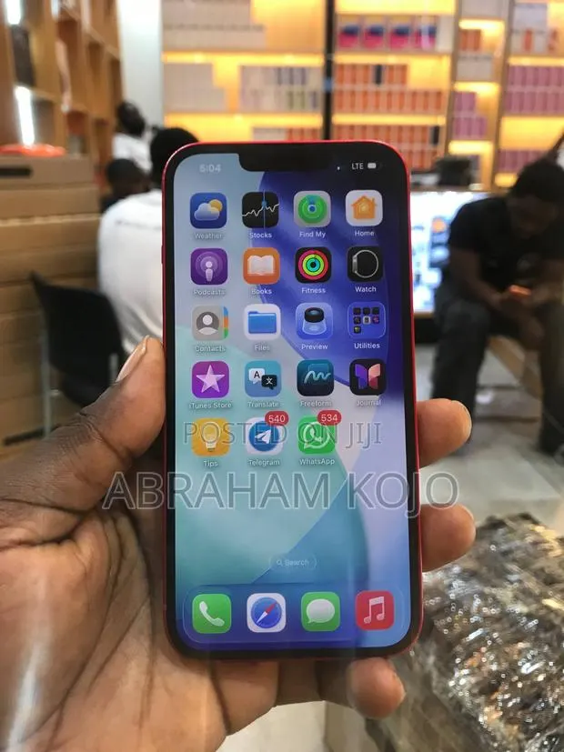 New Apple iPhone 13 128 GB Red · Photo 3