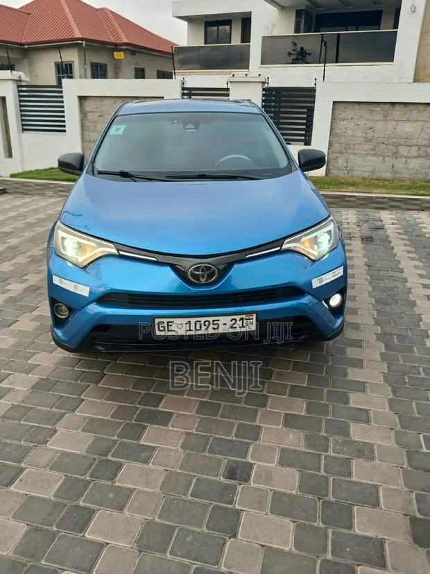 Toyota RAV4 2018 Blue · Photo 1