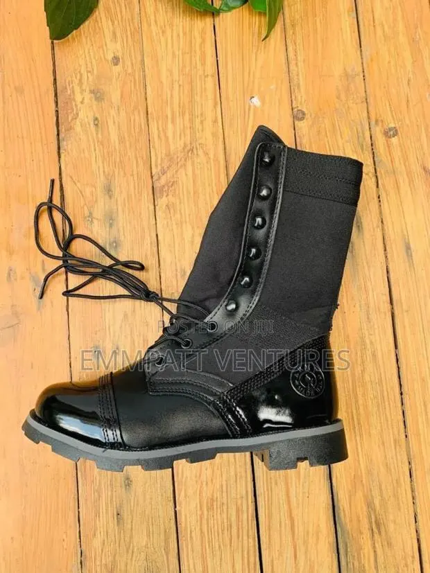 Security Mirror Boots · Photo 1