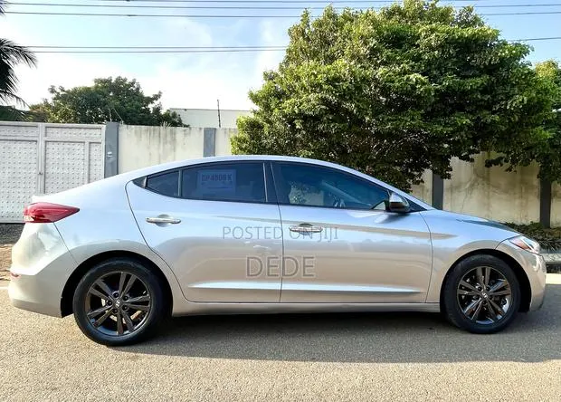 Hyundai Elantra SE Sedan FWD (2.0L 4cyl 6M) 2017 Silver · Photo 1