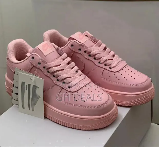 Sneakers Shoes · Photo 1