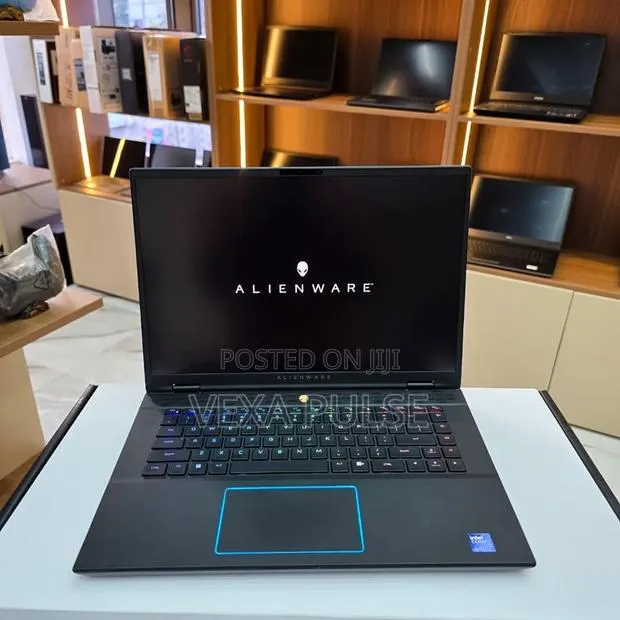 Laptop Alienware M16 R2 16GB Intel Core Ultra 7 SSD 512GB · Photo 1