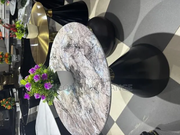 Modern Mable Coffee/ Side Table . · Photo 1