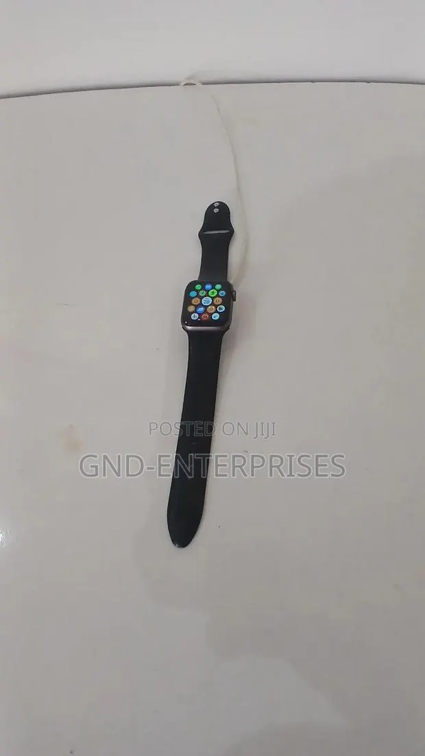 Apple Watch Series 4 Nike Edition 40-Mm · Photo 1