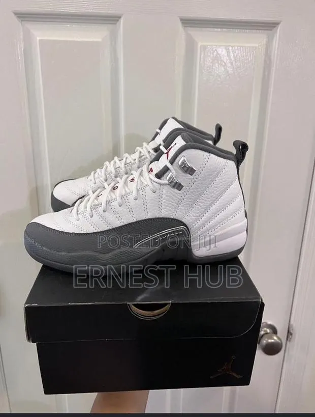 Air Jordan Twelve · Photo 1