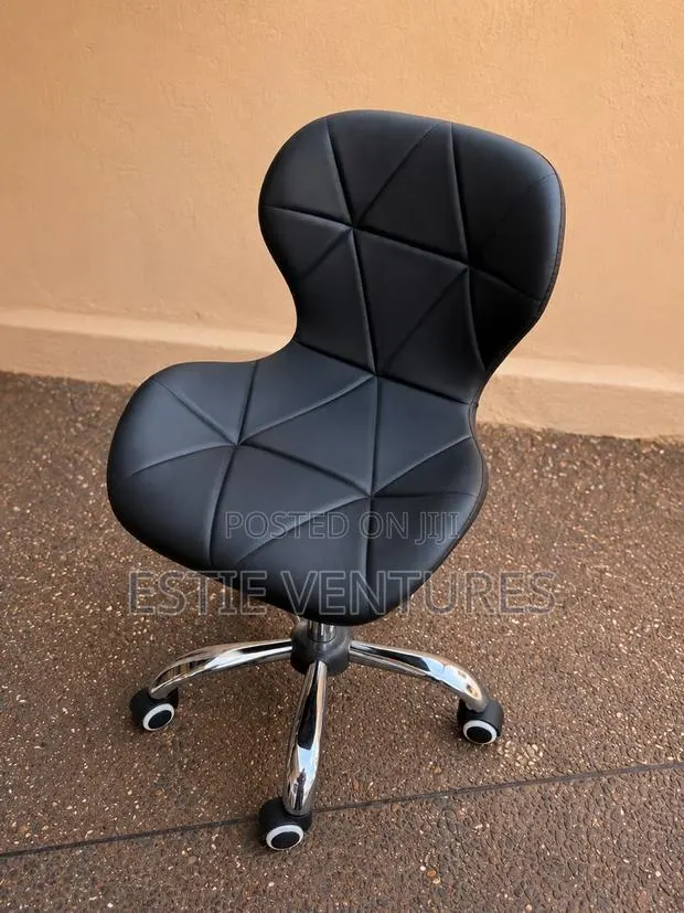 Swivel Chair Features · Photo 1