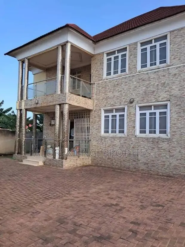 5bdrm Duplex in Adenta Amrahia, Frafraha for rent · Photo 1