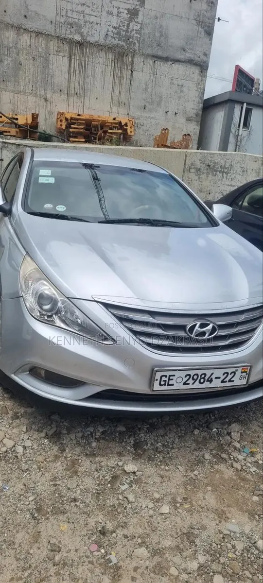 Hyundai Sonata Limited 2.0T Sedan (2.0L 4cyl 6A) 2012 Silver · Photo 1