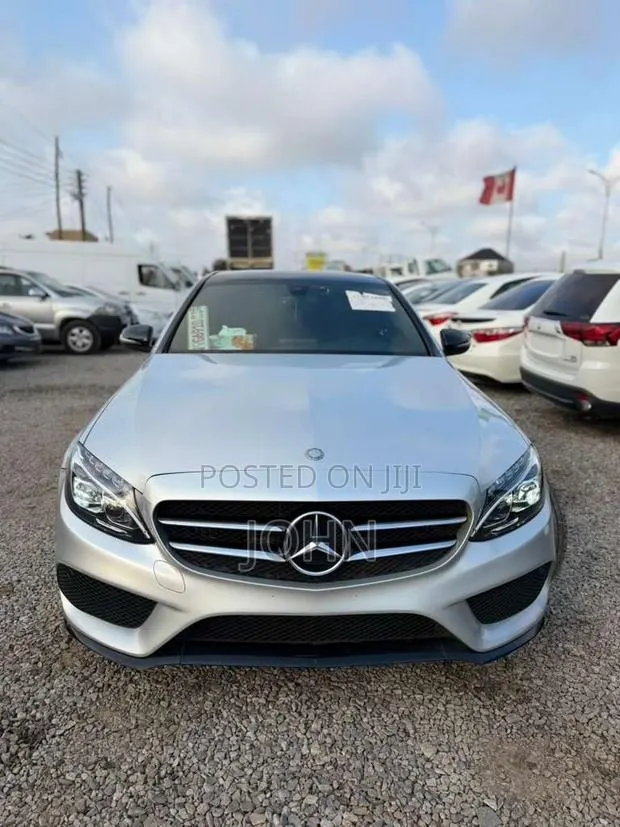 Mercedes-Benz C300 Base 4Matic Sedan AWD (2.0L 4cyl 7A) 2017 Gray · Photo 1