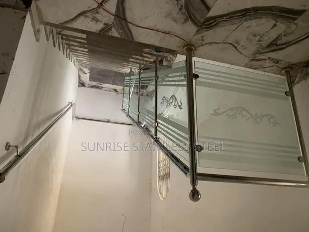 Stainless Glass Balustrade and Flowers Design