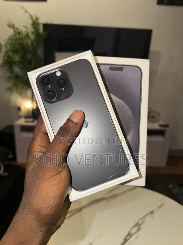 Apple iPhone 15 Pro Max 256 GB Black · Photo 1