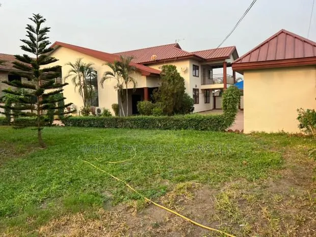 5bdrm House in Scc Dvla Road, Weija Junction for sale · Photo 1