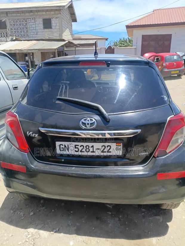 Toyota Vitz 2012 Black · Photo 1
