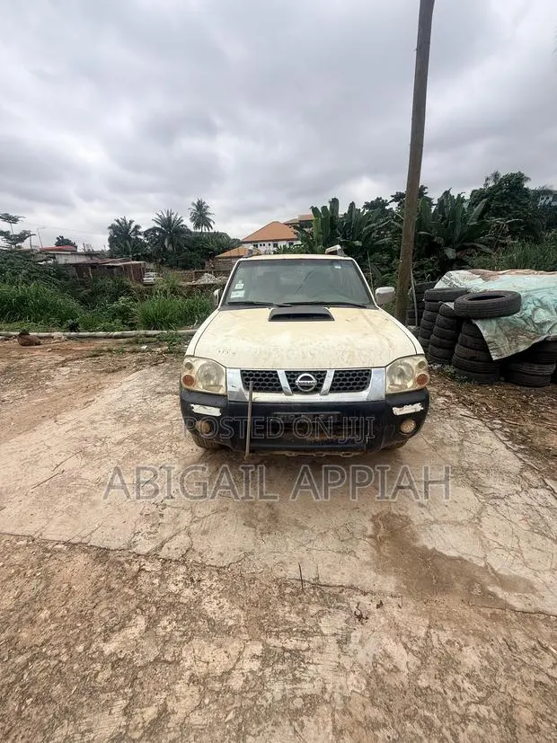 Nissan Navara 2017 White · Photo 1