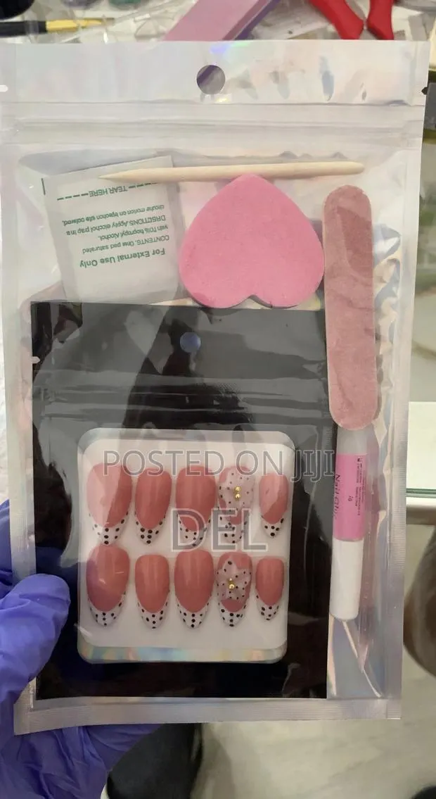 Press on Nails With Nails Care Kits · Photo 1