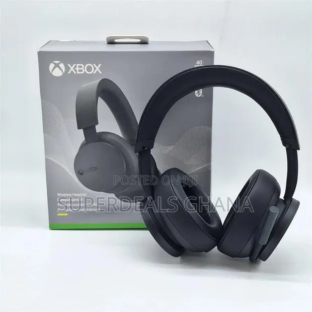 Microsoft Xbox Wireless Gaming Over Ear Headset - Carbon Black · Photo 1