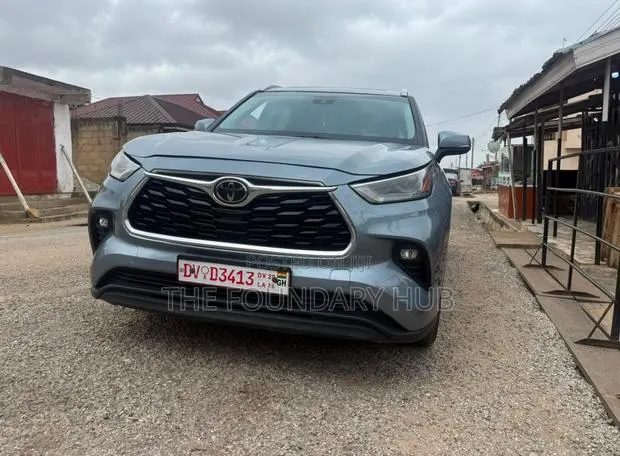 Toyota Highlander XLE AWD 2023 Pearl · Photo 1