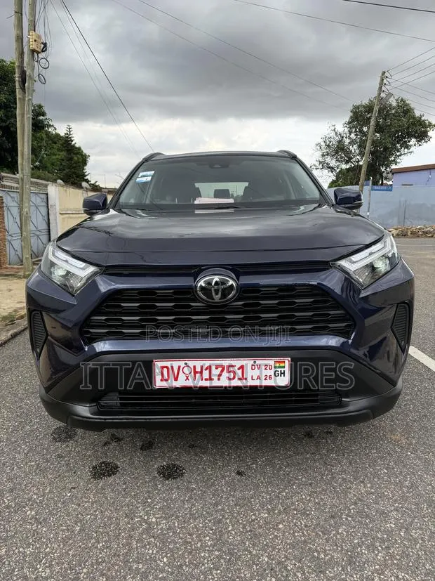Toyota RAV4 XLE 2025 Blue · Photo 1