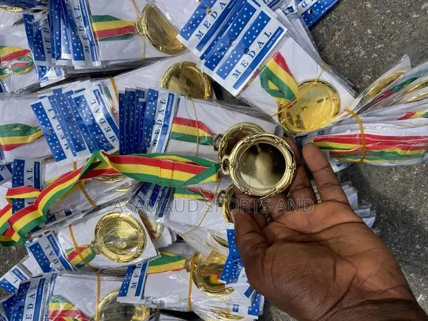 Original Gold Medals Available at Cool Price · Photo 1