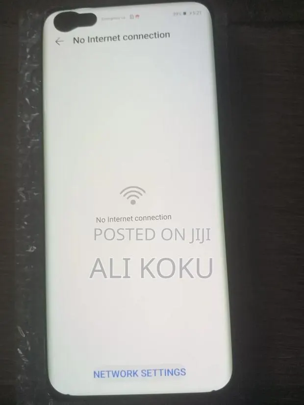 Huawei P40 Pro Screen. With Dot at Camera Side · Photo 1