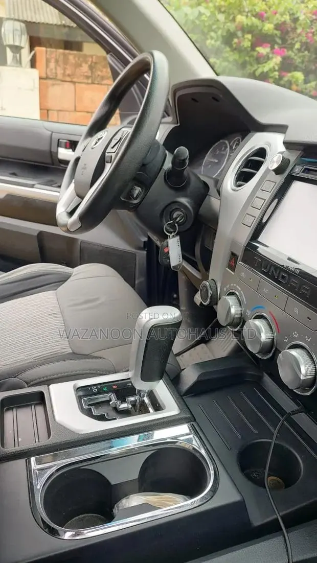 Toyota Tundra Limited 5.7L V8 4x2 Double Cab 6.6 ft. box 145.7 in. WB Gray · Photo 1