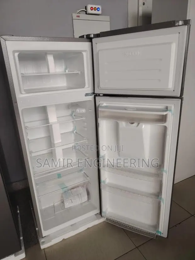 Syinix 210l Smart-Flow Double Door Fridge With Built-in Dispenser · Photo 1