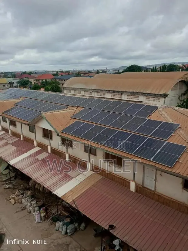 300 Watts Solar Panel · Photo 1