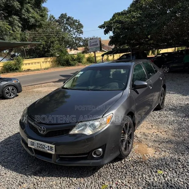 Toyota Camry 2013 Gray · Photo 1