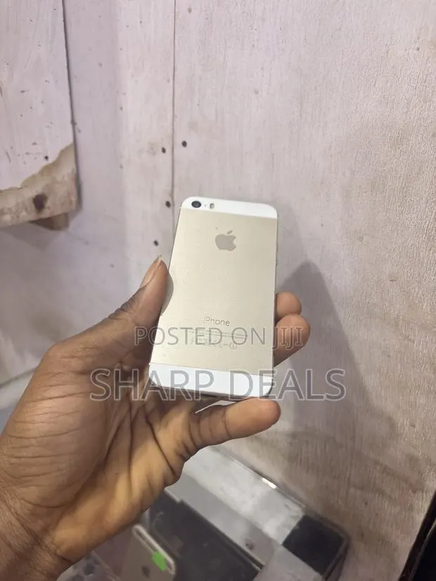 Apple iPhone 5s 32 GB Gold · Photo 1