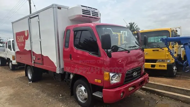 Hyundia Mighty Container Truck · Photo 1