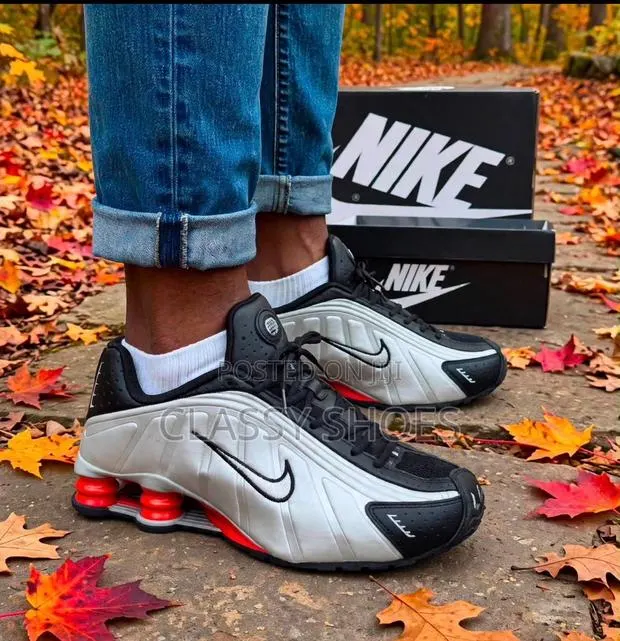 Nike Shox R4 White/Black University Red · Photo 1